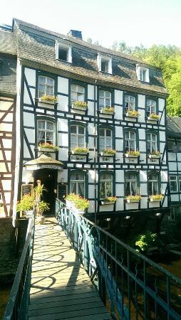 Zum Hotel Stern
